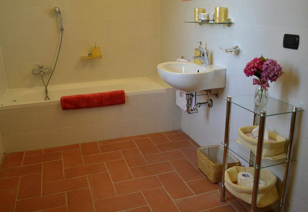 Agriturismo Fiamberta Bed and Breakfast Certosa di Pavia Eksteriør billede
