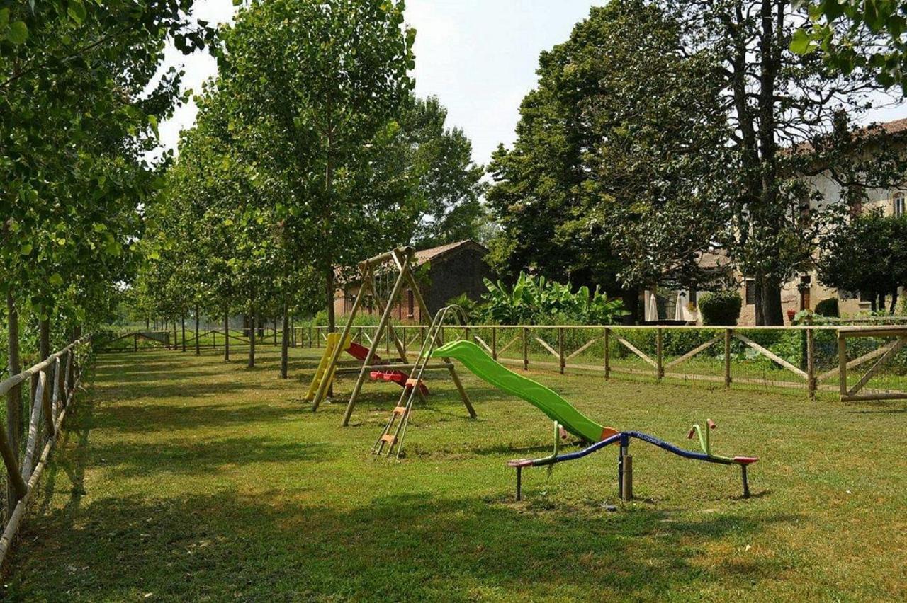 Agriturismo Fiamberta Bed and Breakfast Certosa di Pavia Eksteriør billede